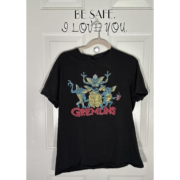 GREMLINS PARTYING TSHIRT/ADULT SIZE LARGE/RUNS SMALL - Picture 1 of 3